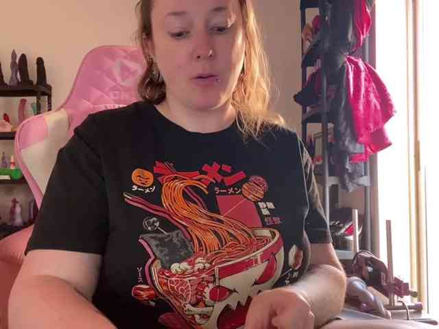 NylonQueen webcam