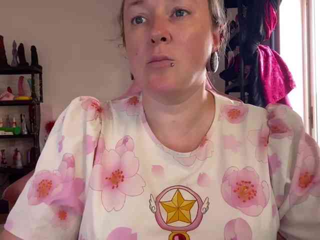 NylonQueen webcam