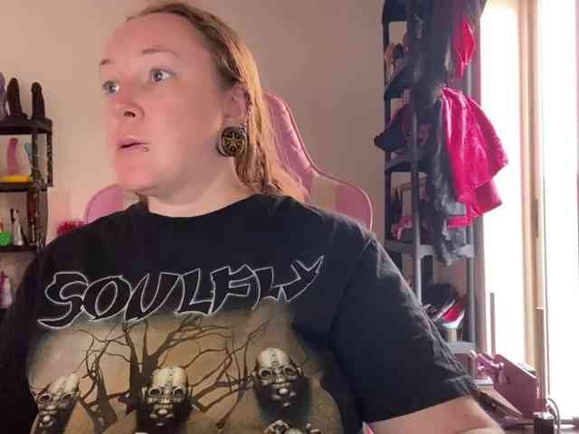 NylonQueen webcam