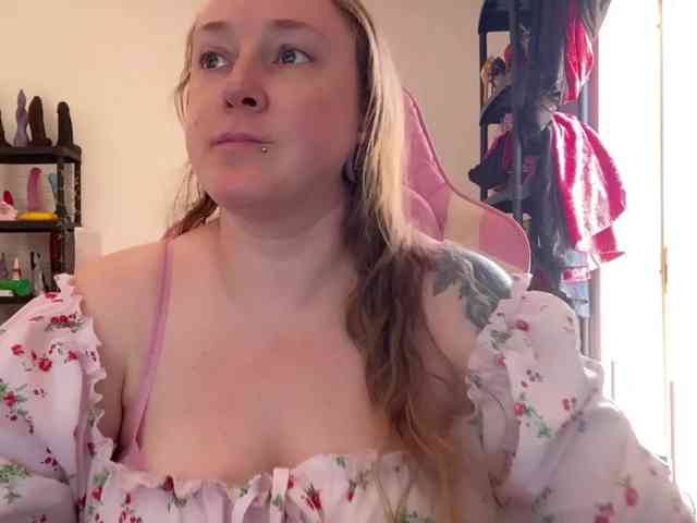 NylonQueen webcam