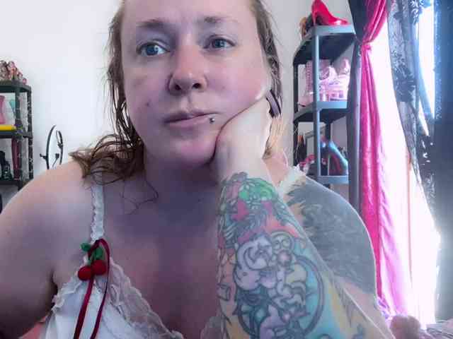 NylonQueen webcam
