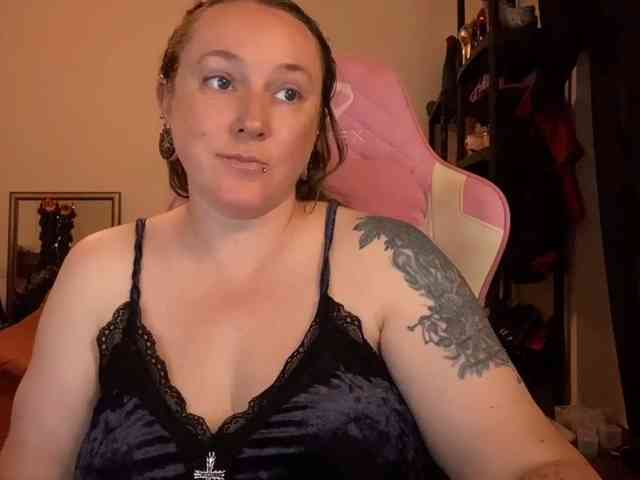 NylonQueen webcam