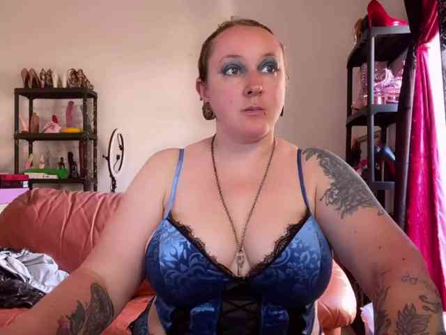 NylonQueen webcam