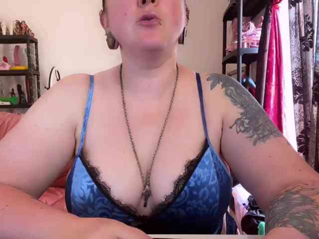 NylonQueen webcam