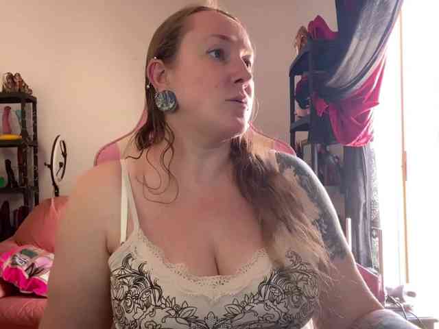 NylonQueen webcam