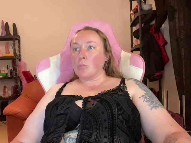 NylonQueen webcam