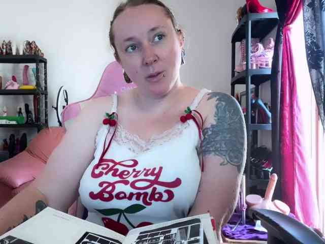 NylonQueen webcam