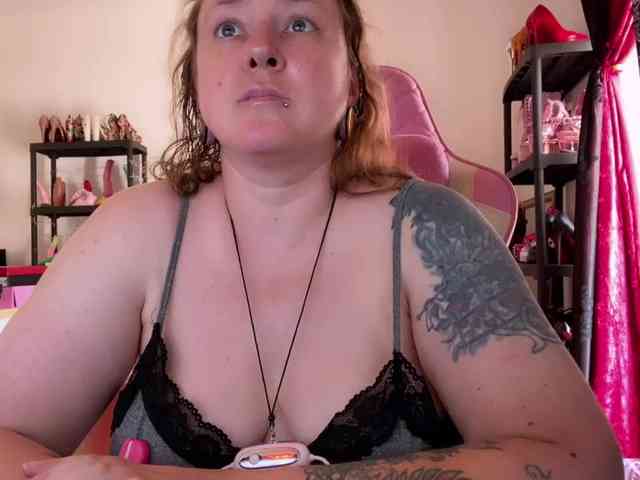 NylonQueen webcam