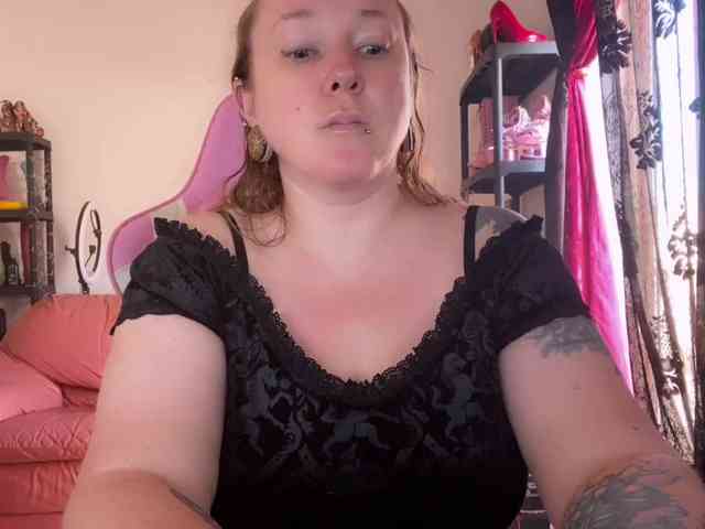 NylonQueen webcam