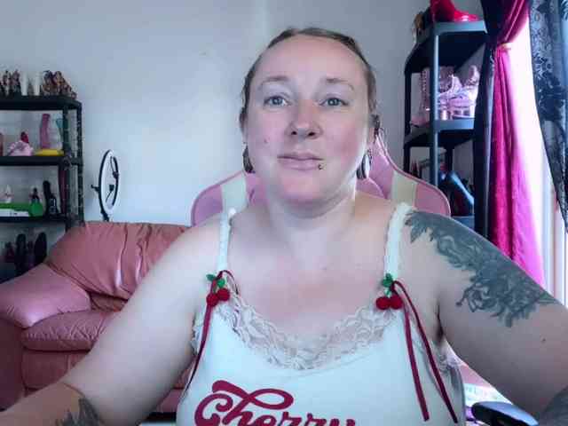 NylonQueen webcam