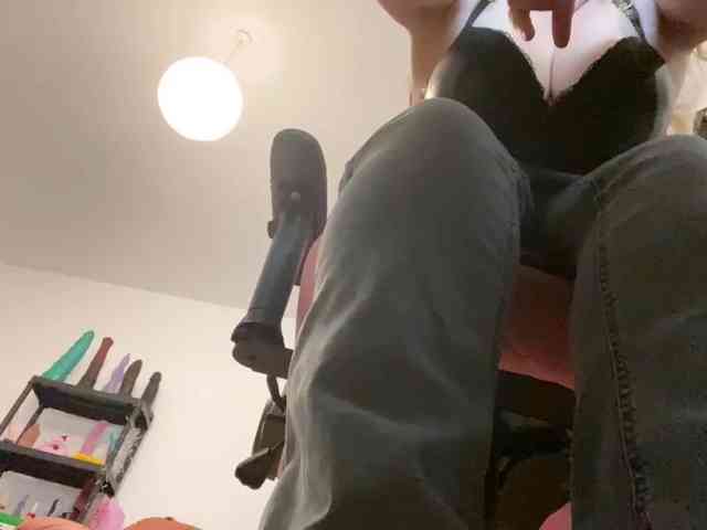 NylonQueen webcam
