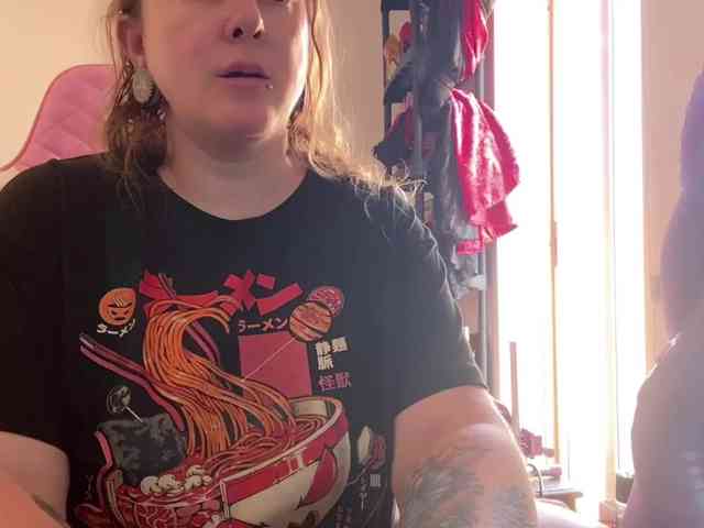NylonQueen webcam