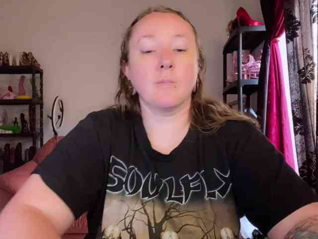 NylonQueen webcam