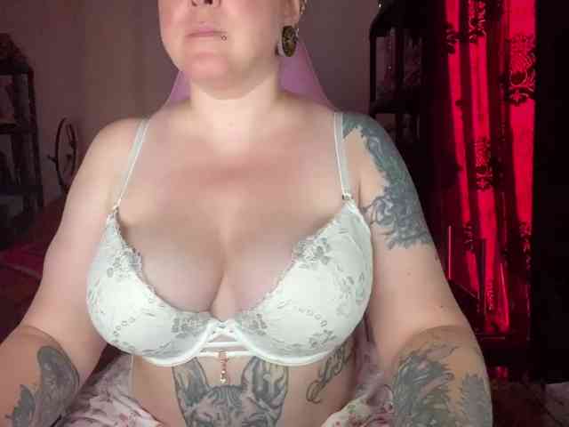 NylonQueen webcam