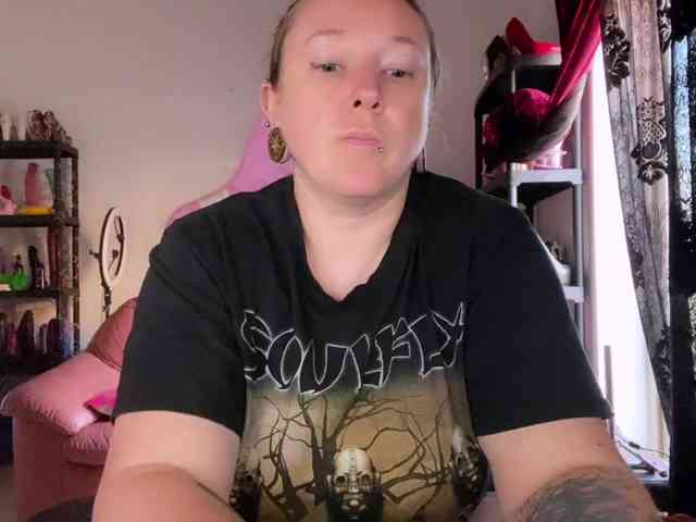 NylonQueen webcam