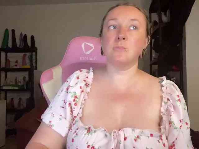 NylonQueen webcam