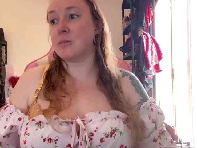 NylonQueen webcam