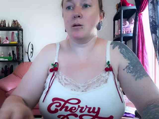 NylonQueen webcam
