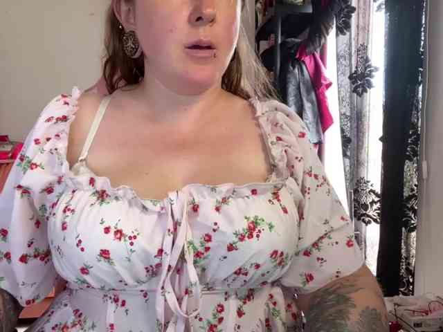 NylonQueen webcam
