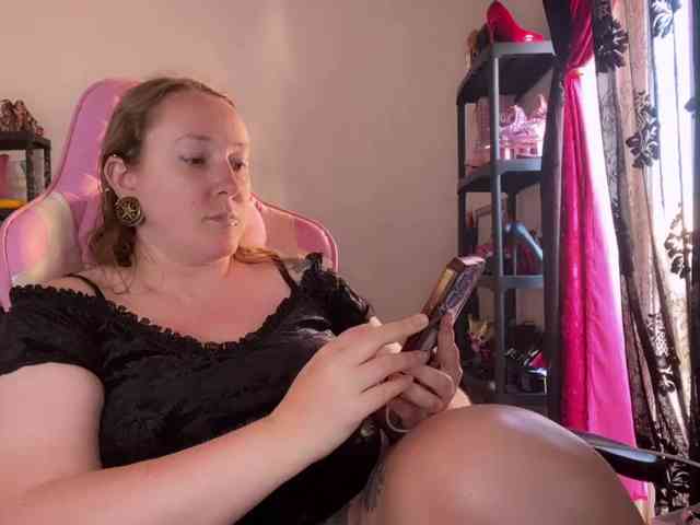 NylonQueen webcam