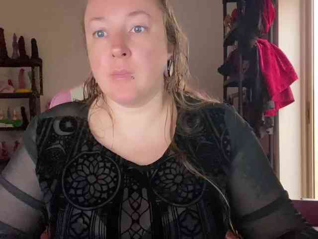 NylonQueen webcam