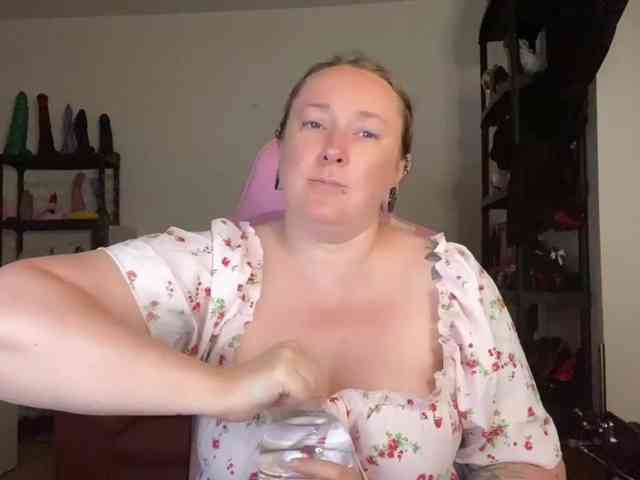 NylonQueen webcam