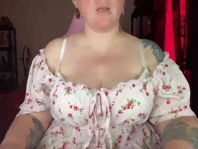 NylonQueen webcam