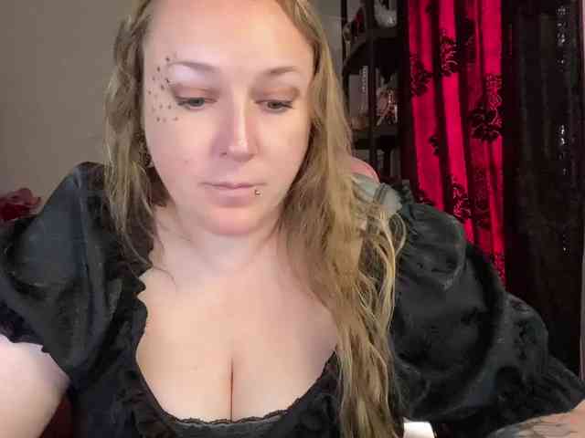 NylonQueen webcam