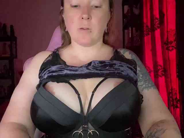NylonQueen webcam