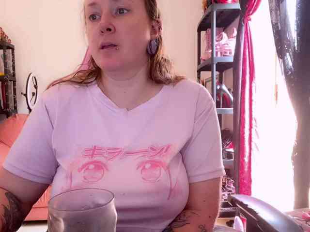 NylonQueen webcam