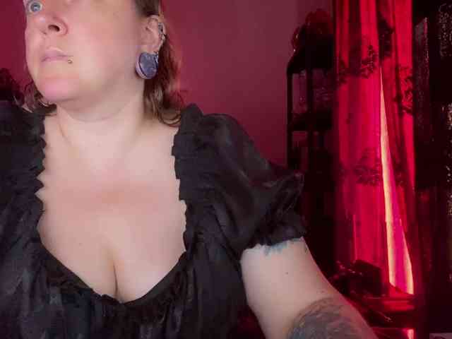 NylonQueen webcam