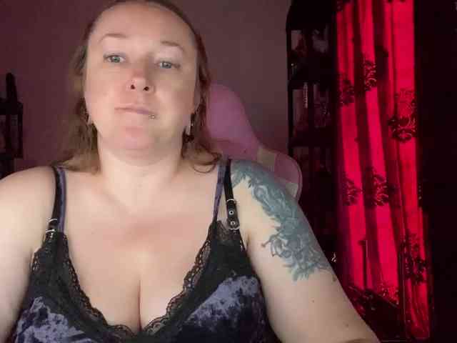 NylonQueen webcam