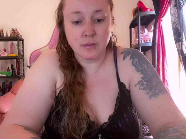 NylonQueen webcam