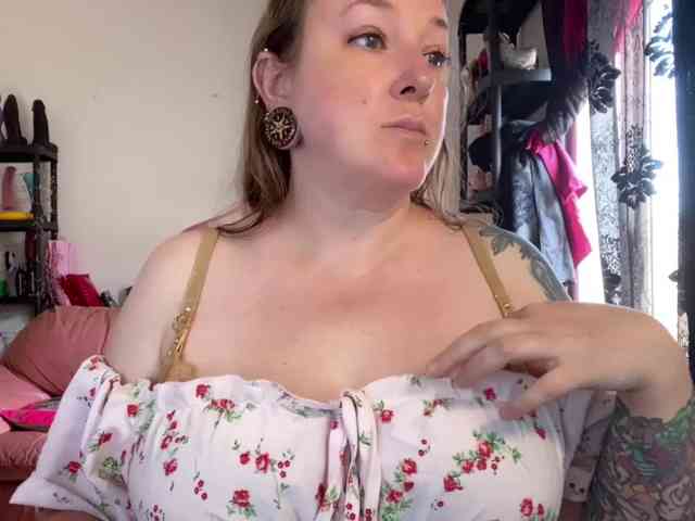 Model: NylonQueen