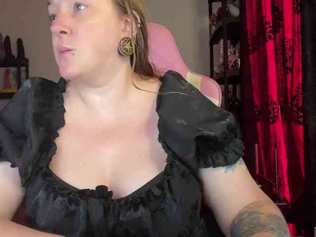 NylonQueen webcam