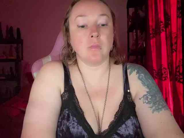 NylonQueen Sex Cam Show