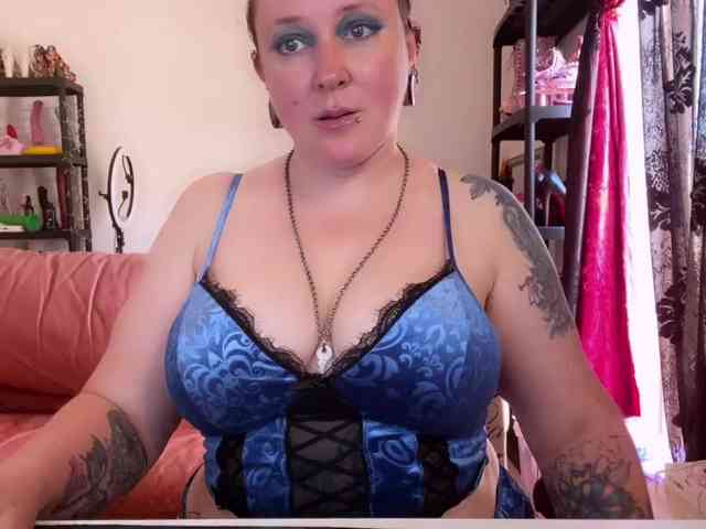 NylonQueen webcam