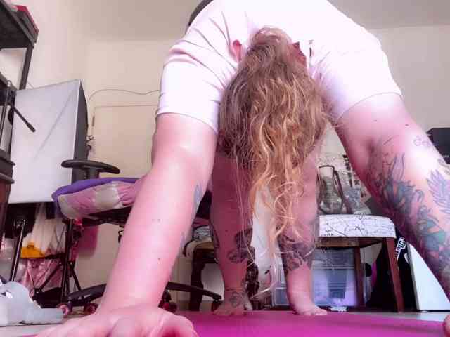 NylonQueen webcam