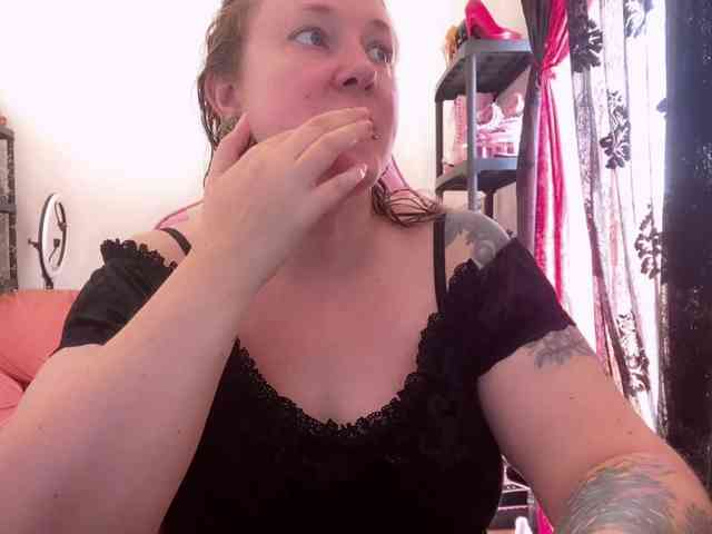 NylonQueen webcam