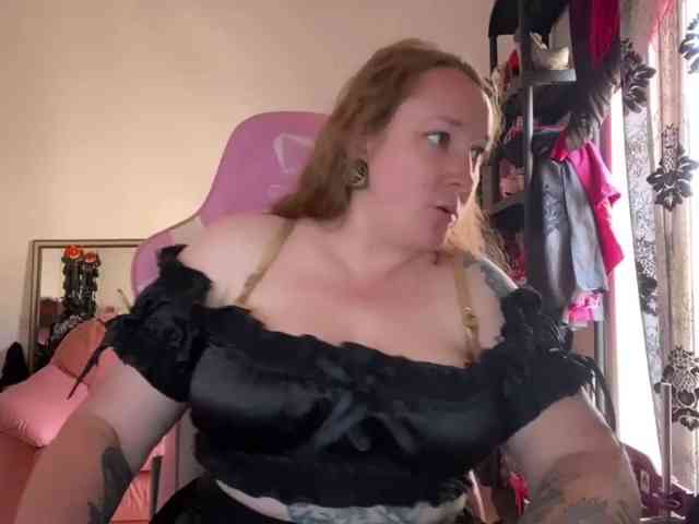NylonQueen webcam