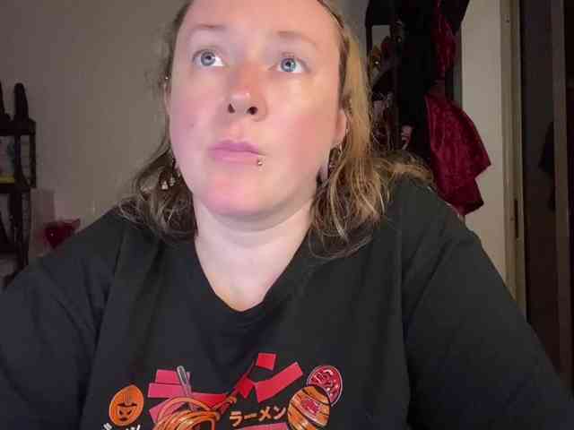 NylonQueen webcam