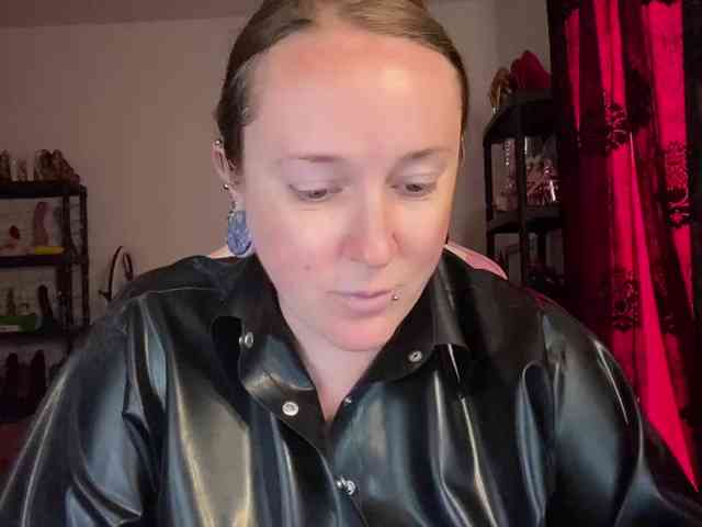 NylonQueen webcam