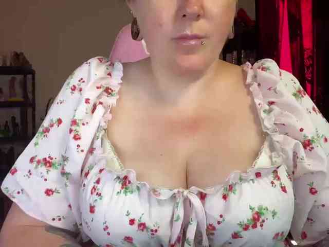 NylonQueen webcam