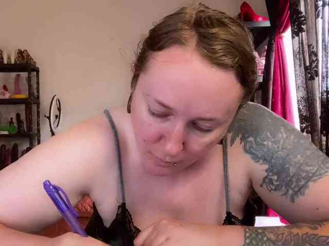 NylonQueen webcam