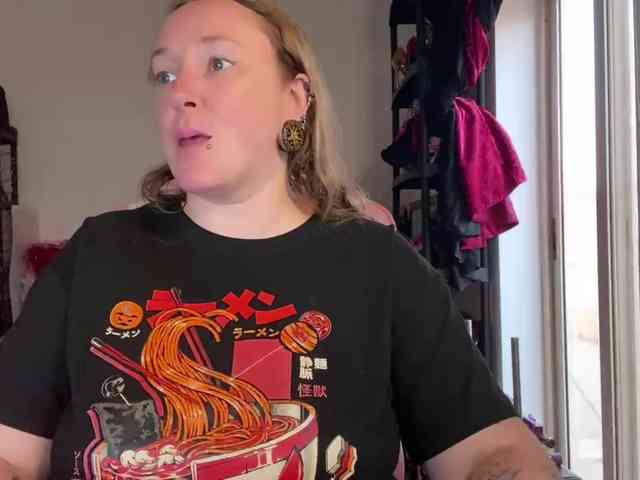NylonQueen webcam