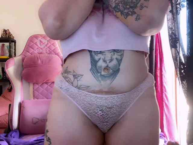 NylonQueen webcam