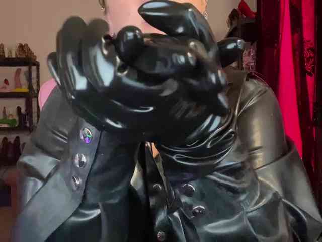 NylonQueen webcam