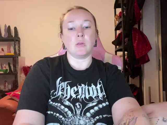 NylonQueen webcam