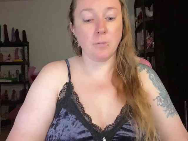 NylonQueen webcam