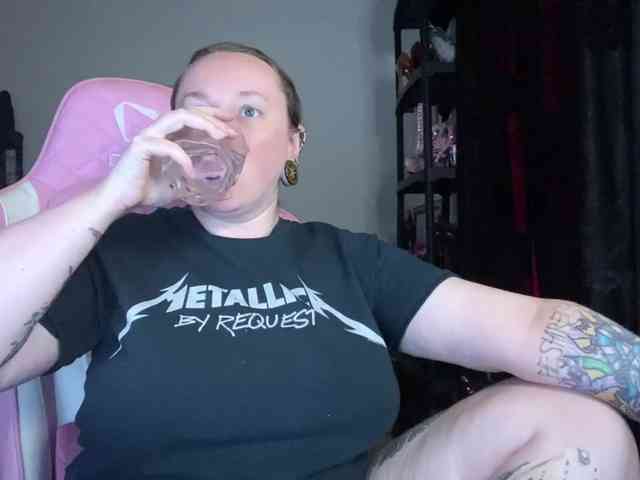 NylonQueen webcam